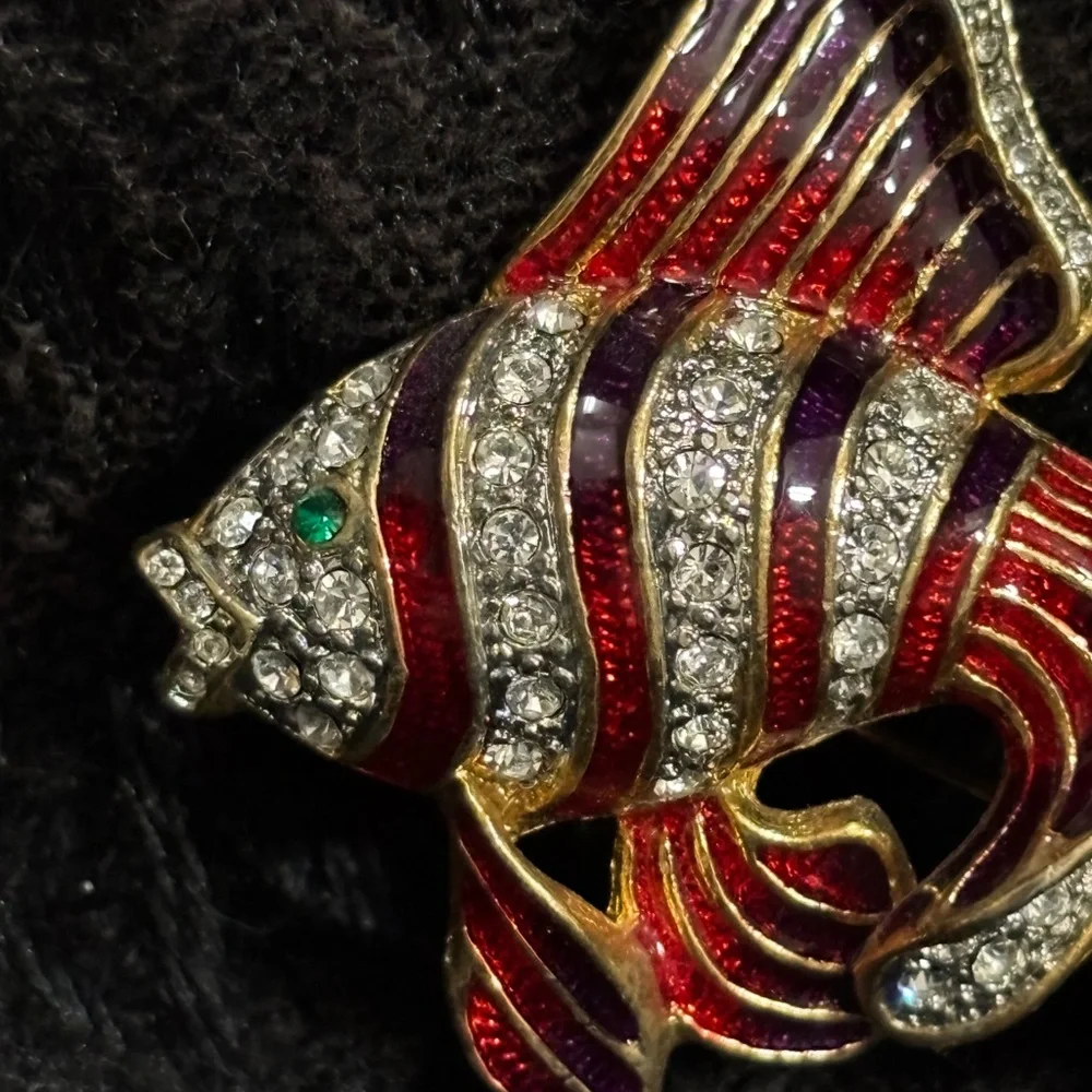 ELEGANT VINTAGE KOI BROOCH